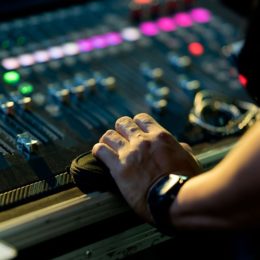 Essentiel Studio vous présente son service de mastering audio en ligne